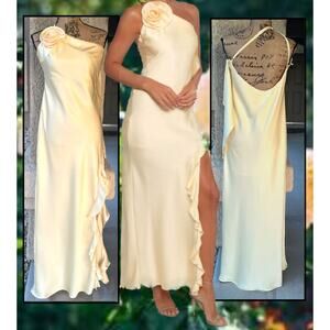 Petal & Pup Butter Yellow Aila with Rosette on One Shoulder Dress Size L